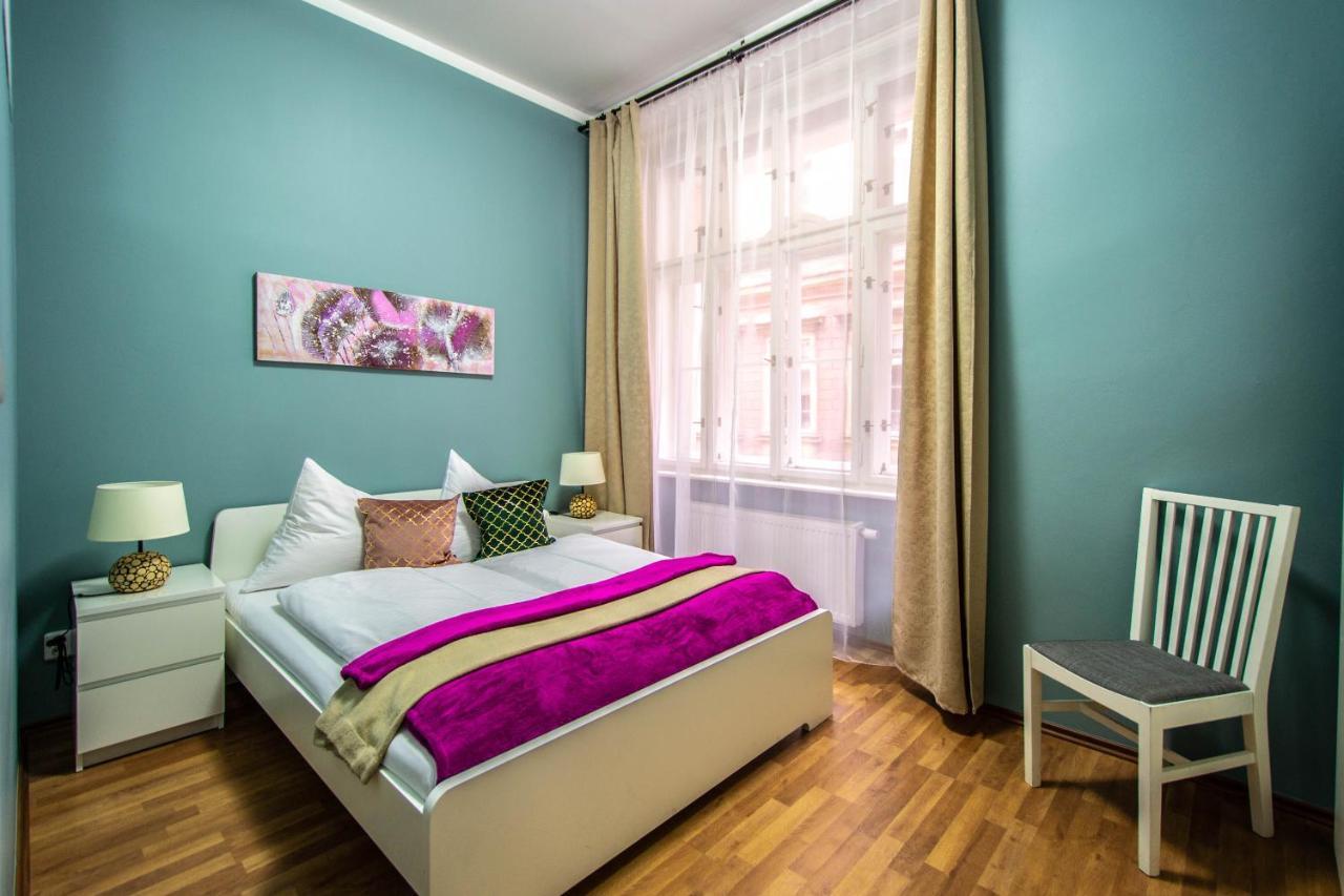 Ruzova Apartment By Ruterra Praga Exterior foto